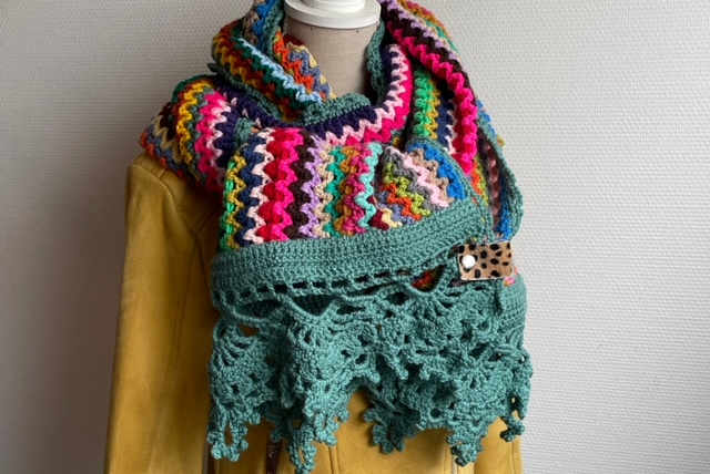 De Kekke kleuren kliekjes sjaal – Het gratis patroon van de rand.